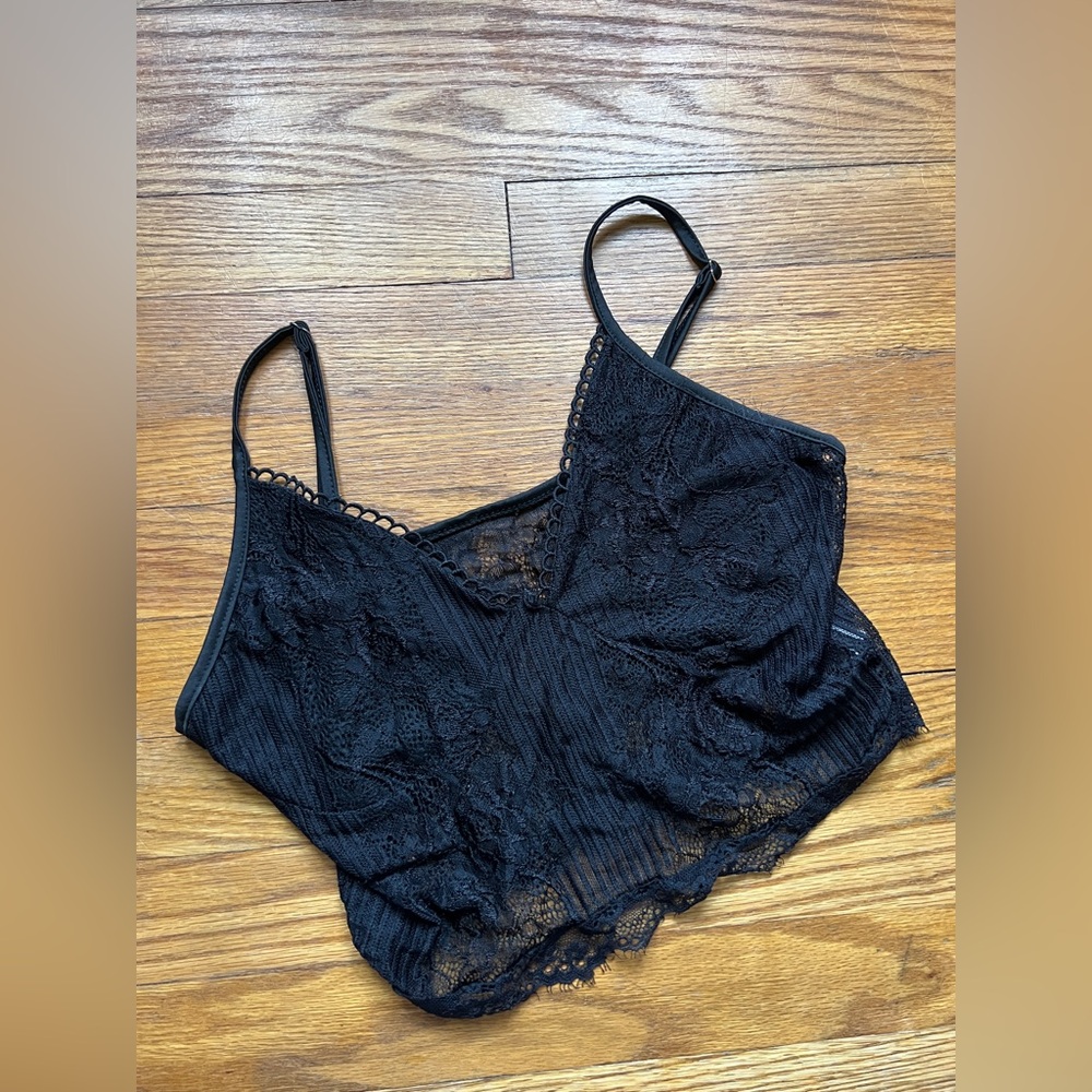 Black lace cropped tank top